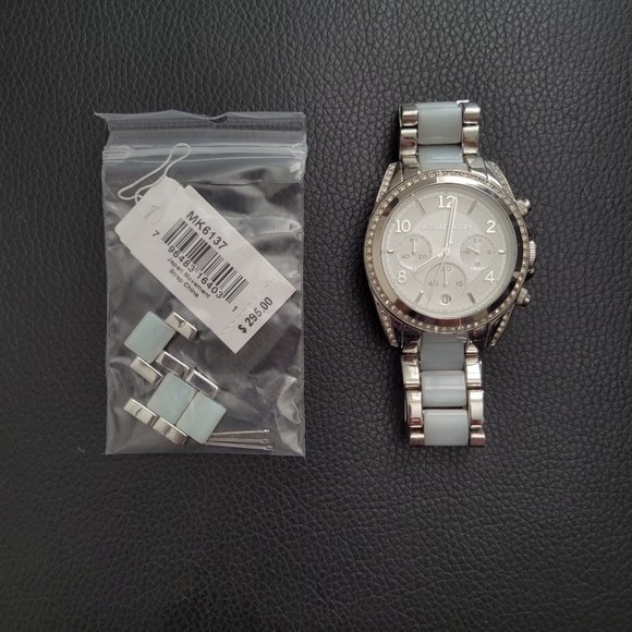 Michal Kors light blue & silver watch - Picture 9 of 10